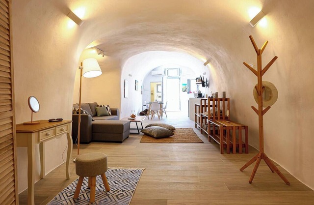 Tree of Life 2 – Authentic Cave-Style Home by ΜΡS