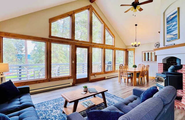 Tree Top Cabin with access to Flathead Lake