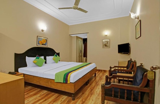 Treebo Mira Inn, Camac Street