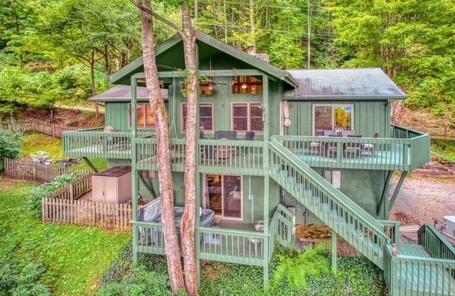 Treehouse Escape -Hot Tub, Amazing Views