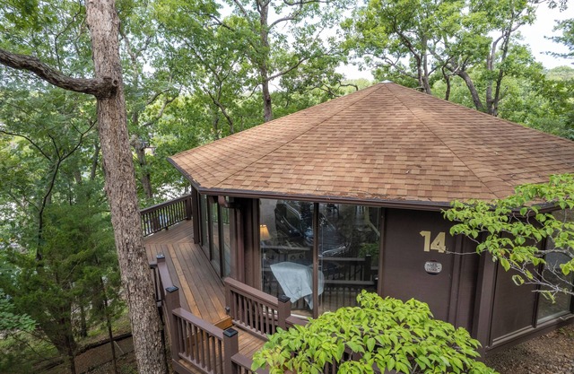 Treetop Village #14. Pet-friendly; Pool & Slips steps away; Sleeps 10