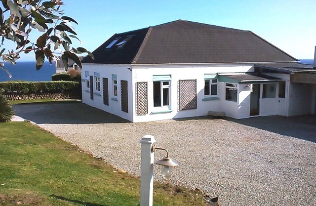 Tregarrek Point Amazing Location Clifftop Above swimming beach Large Sleep 8