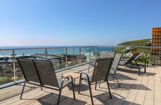TRELAWNS, family friendly, character holiday cottage in Mawgan Porth