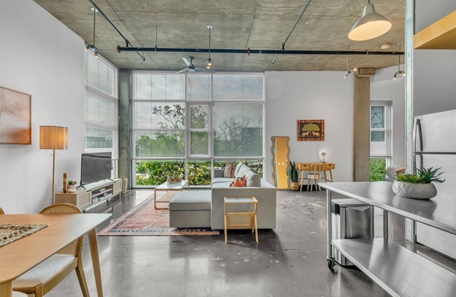 Trendy Gulch Studio Near Nashville Hotspots