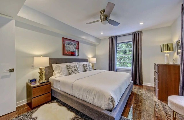 Trendy Myers Park 1BR King Condo | Queens Rd