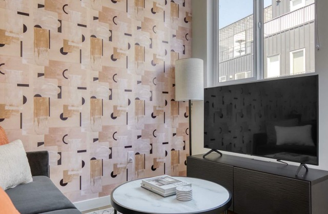 Trendy Silverlake Studio w/ W/D, Pool & Gym, nr stadium, by Blueground