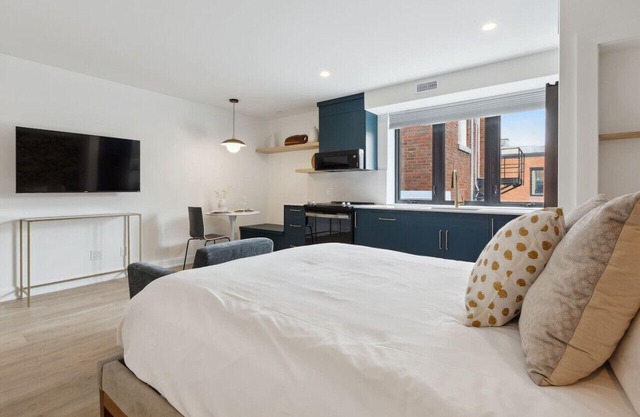 Trendy Studio Apartment in Downtown Collingwood - 146 Hurontario Unit 3