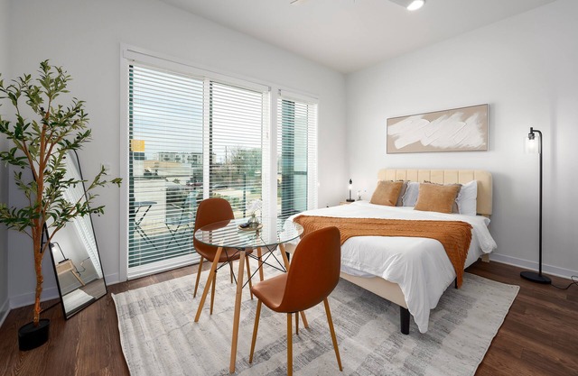 Trendy Studio in Downtown with Private Balcony!