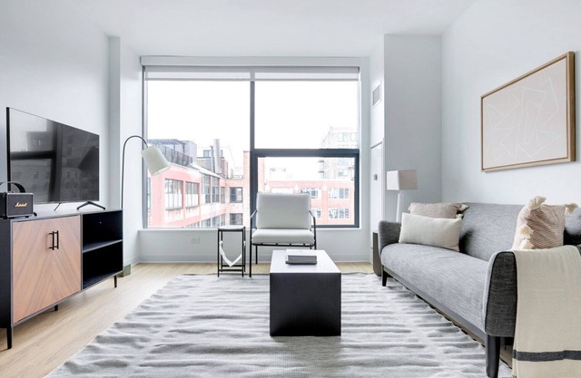 Trendy West Loop 1BR w/Gym & Pool in heart of Greektown, by Blueground