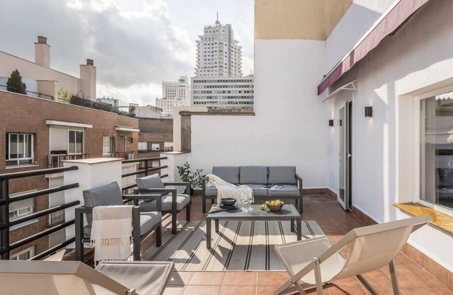 Trentola - 3 bedroom in Malasaña