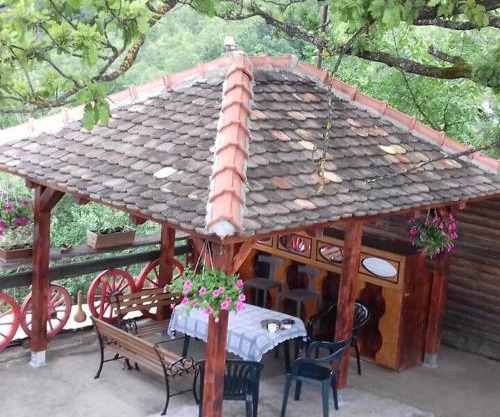 Tri bagrema KM