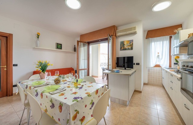 Trilo Gemelli 1 - Two Bedroom Apartment, Sleeps 5