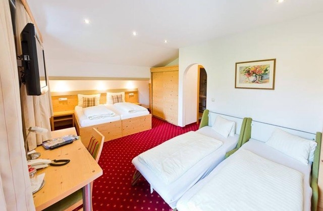 Triple room, shower, WC, mountain side - Hotel Sportalm Hintermoos
