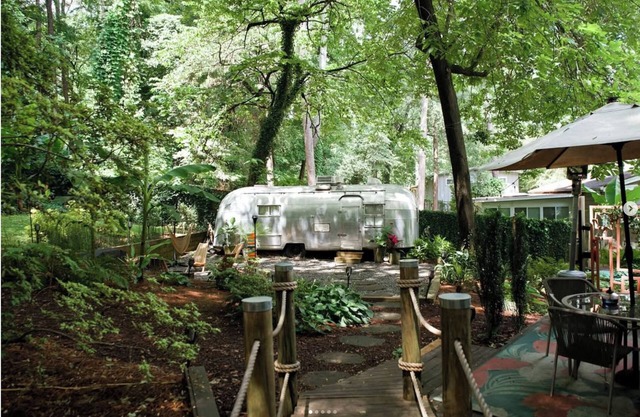 Tropical Airstream Oasis with Sauna, pool and Hot-tubl!