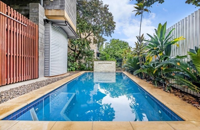 'Troppo Court' Luxury boutique home with pool in Darwin