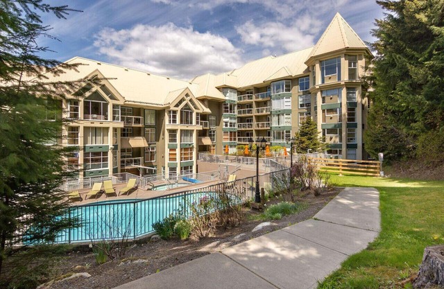 True hillside ski-in/out 2Br/Ba with HotTub & Pool