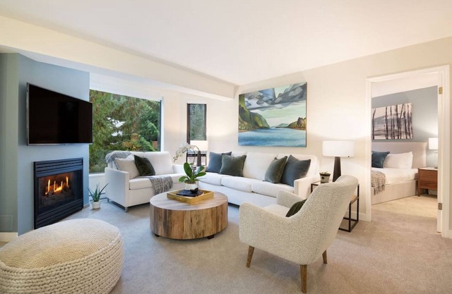 True Luxury 3BR-2BA Next to Slopes w/HT,Pool,Sauna