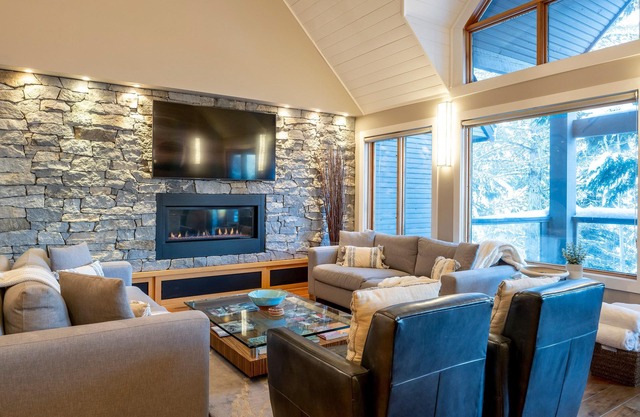 True Ski-In/Ski-Out | Luxurious 3.5BR | Private Hot Tub | Garage | Managed By Aloha Whistler
