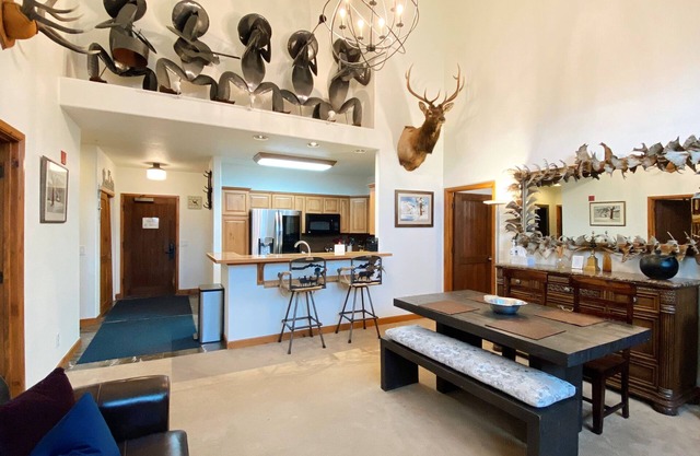 TRUE Ski-In, Ski-Out only STEPS from Snowflake Lift! Premier 3 Bdr, 3b Penthouse