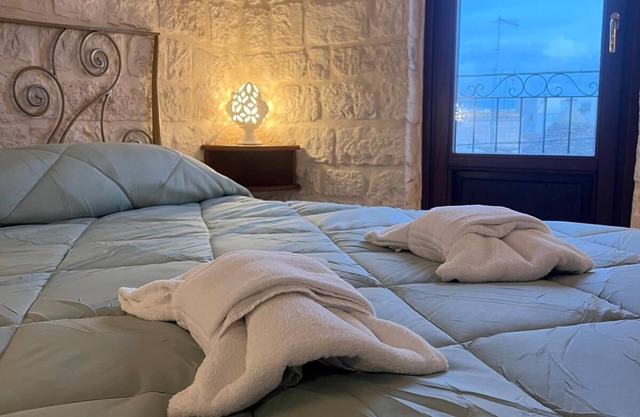 Trulli in Light, accommodation in typical stone houses in the historic center