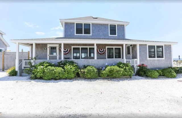 Truro Beachfront House For a Group!