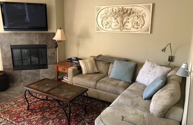 Tucson, AZ Condo Vacation Rental Mountain Views