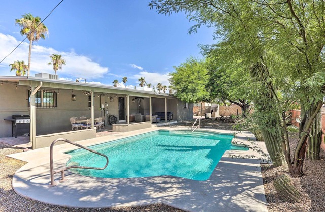 Tucson Getaway w/Private Pool & Gas Grill!