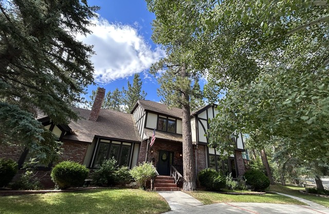 Tudor Elegance in Big Bear - Spacious Retreat with Room to relax and to play!