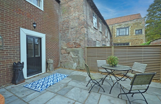 Tudor Rose Townhouse. Vibrant, modern and in the heart of King’s Lynn!