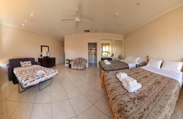Tuggeranong Short Stay #10 - Sleeps 6