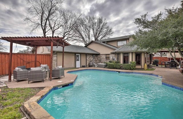 Tulane Modern Richardson Retreat w/Pool & Indoor Hot Tub!