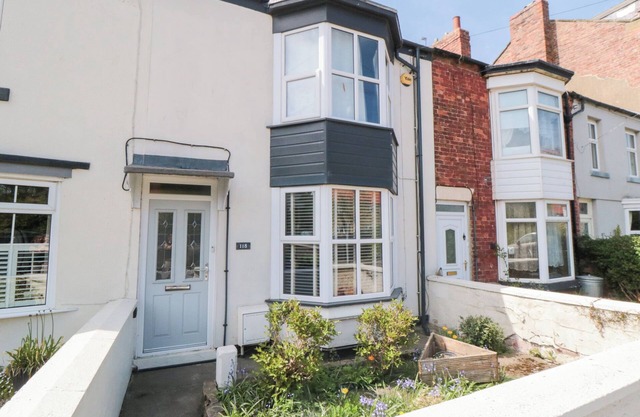 TULIP COTTAGE, pet friendly, country holiday cottage in Staithes