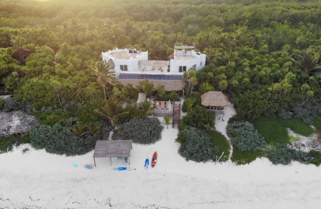 Tulum beachfront 20min from hotel zone Housekeeping-amazing food