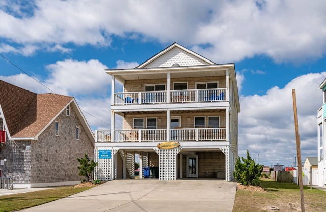 Turning Tide: Semi-Oceanfront, private pool & hot tub, rec room with pool table!