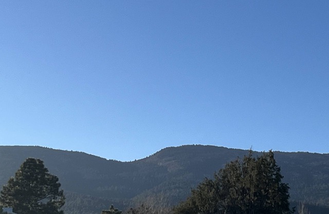 Turquoise Trail Bungalow with Amazing Views