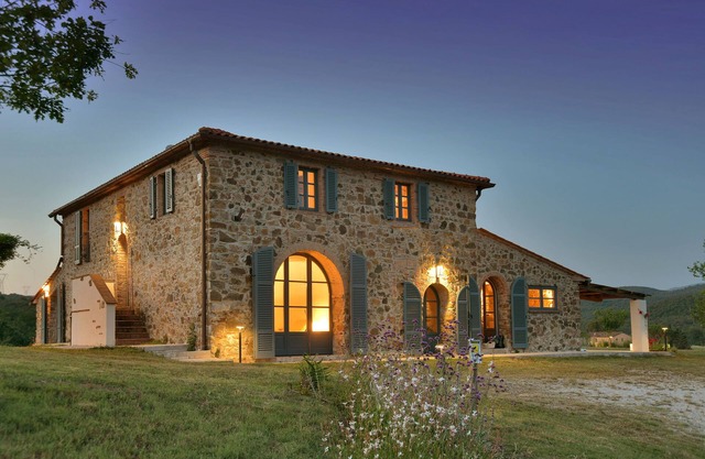 Tuscan farmhouse with pool