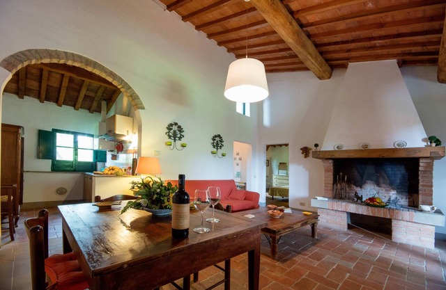TUSCAN HILLS - Tenuta di Ghizzano - Apartment Camino 4/6 pax