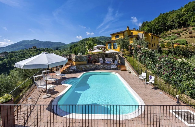 Tuscan villa near Florence and Lucca