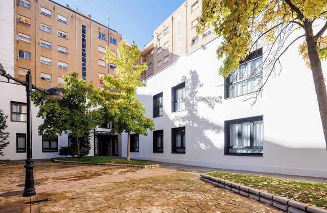 TWIN CONGRESS APARTMENT WITH PARKING INCLUDED