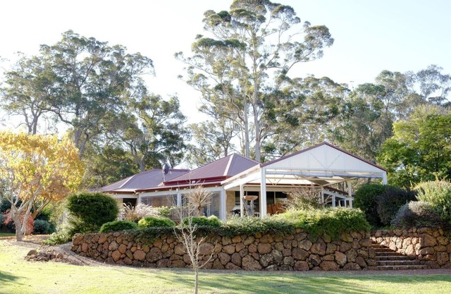 Twin Gums: Large family home, beautiful gardens