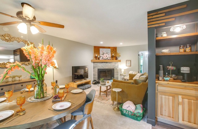 Twin Lakes Retreat: Lake, Pool & Golf Access!