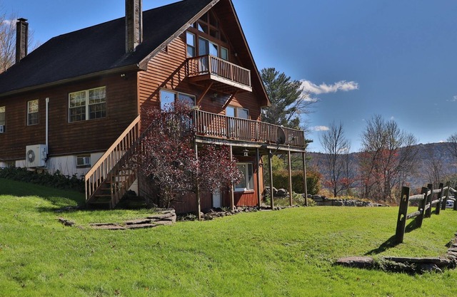 Twin Ponds - Cabin, private ponds and spectacular panoramic view, private area