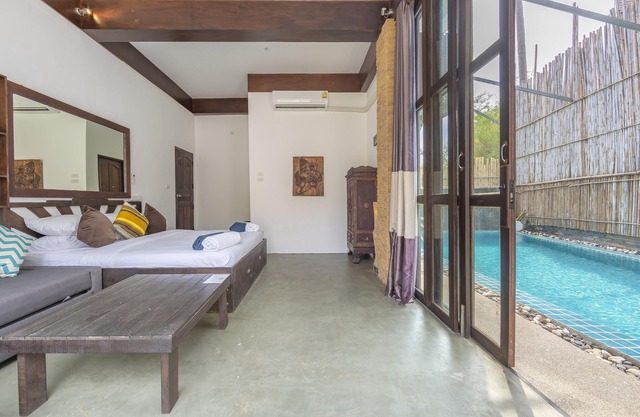 Two Adjacent Villas with Two Private Pools, 5 bedrooms, Sairee, Koh Tao