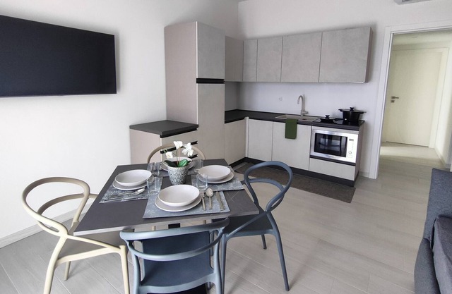 Two Apartments in One - IncentRho