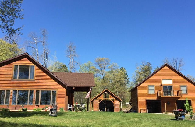 TWO BEATIFUL CABINS IN THE HEART OF RECREATION: