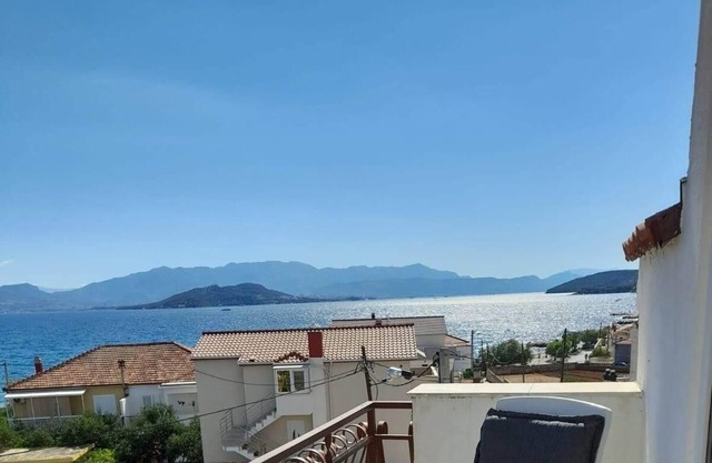 Two bedroom apartment with balcony and sea view Slatine, Čiovo (A-24266-b)