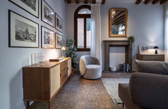 Two bedroom apartment in an Historic Palace