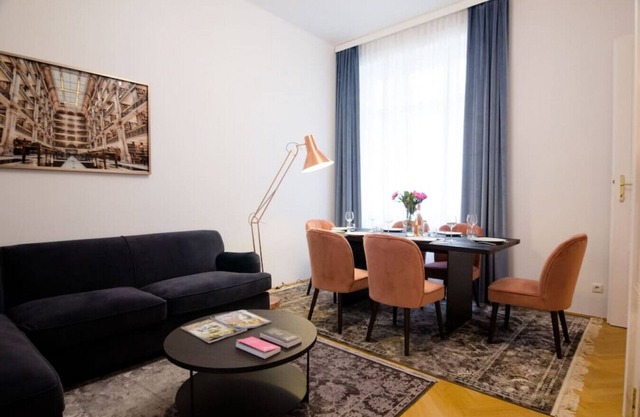 Two-Bedroom Apartment - Naschmarkt