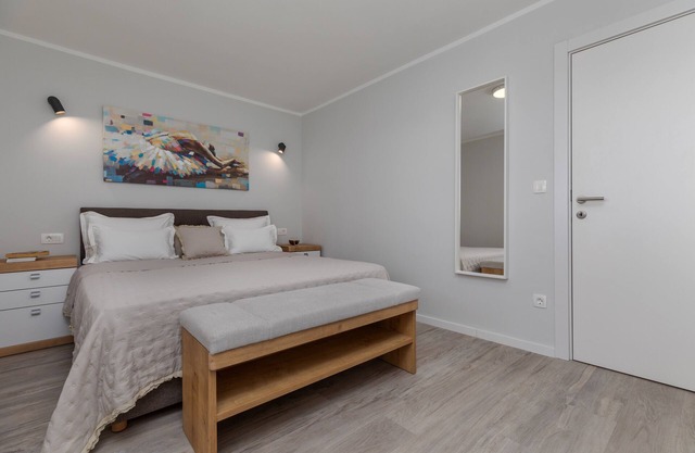 Two bedroom apartment with terrace and sea view Mimice, Omiš (A-2754-a)