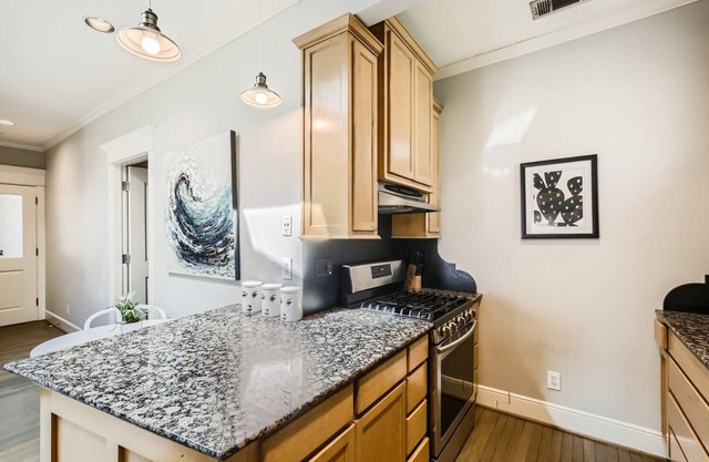 Two bedroom Apt in North Dallas TX
